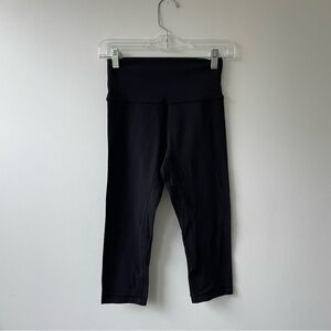 Black Lululemon crop